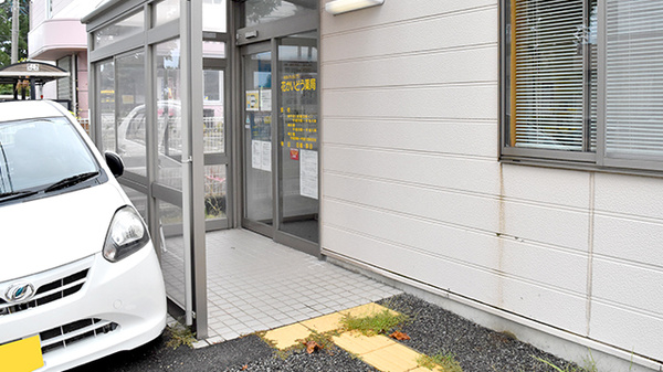 花かいどう薬局の入口