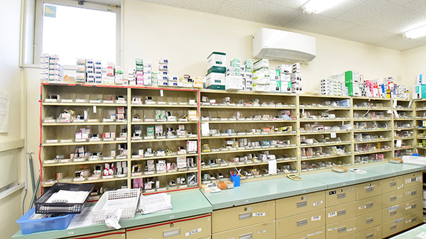 南魚沼センター薬局の薬棚