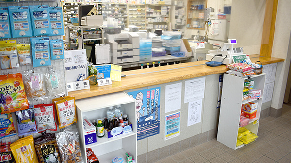 南町薬局の受付/カウンター