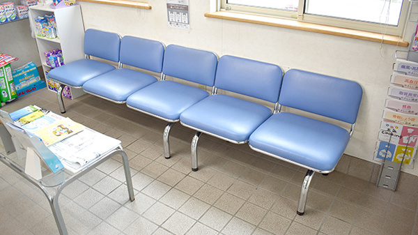 南町薬局の待合スペース