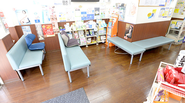 ＳＦＣ薬局貝塚店の待合スペース