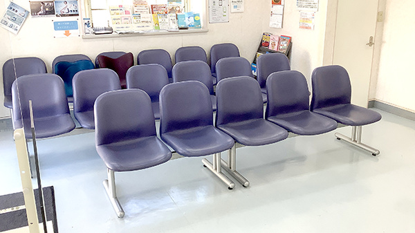 アイ調剤薬局の待合スペース
