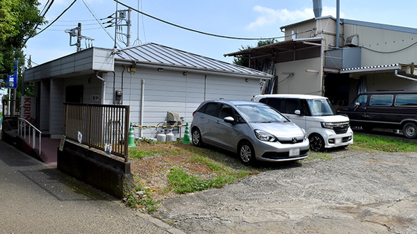 ウイン薬局丹沢店の駐車場