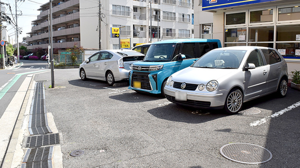 ウイン調剤薬局東寺尾店の駐車場