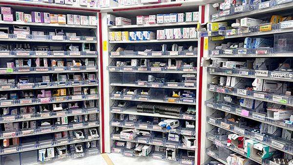 エル薬局厚木緑ケ丘店の薬棚