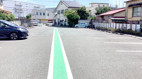 扇町オクツ薬局の駐車場