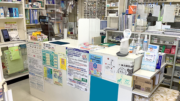 南足柄オクツ薬局の受付/カウンター