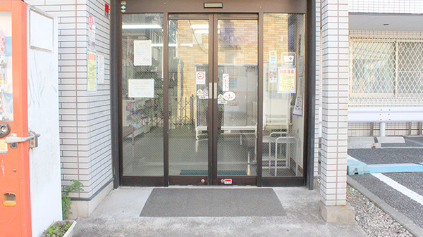 オダギリ薬局　ライラック店の入口