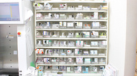オダギリ薬局　本店の薬棚