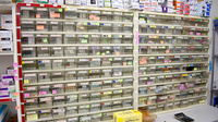 葵調剤反町駅前店の薬棚