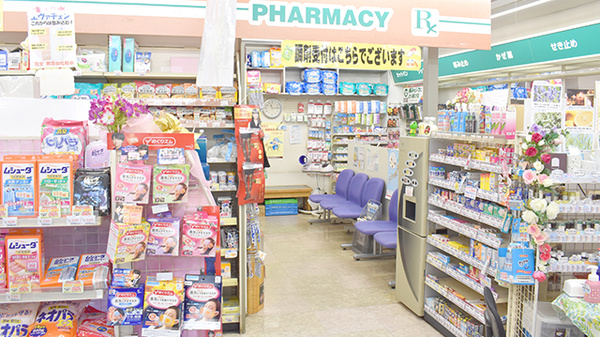 カシワバ薬局吉野町店の入口