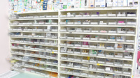 カシワバ薬局共進町店の薬棚