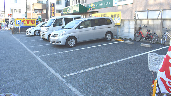 カシワバ薬局向田橋店の駐車場