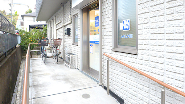 クオール薬局たちばな台店の入口