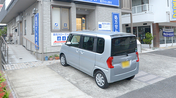 クオール薬局たちばな台店の駐車場