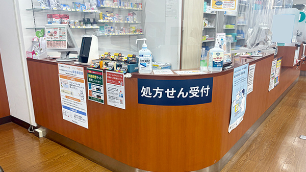 薬局トモズ 関東労災病院前店の受付/カウンター