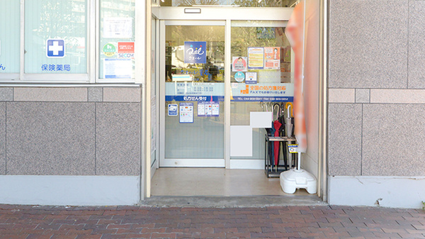 クオール薬局白山店の入口