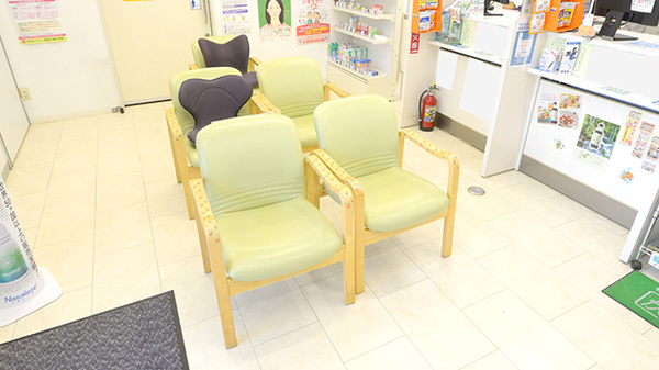 クオール薬局白山店の待合スペース