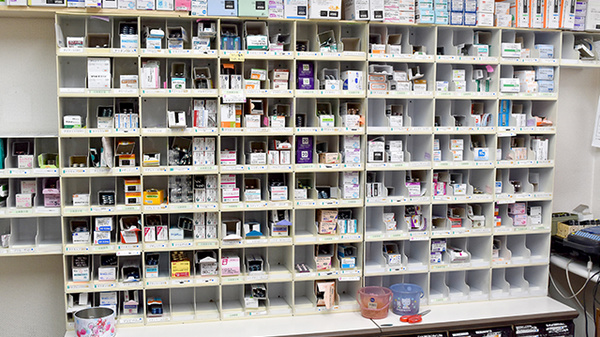 セブンス薬局川崎店の薬棚