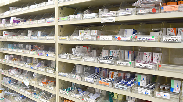 コトブキ調剤薬局　武蔵小杉店の薬棚