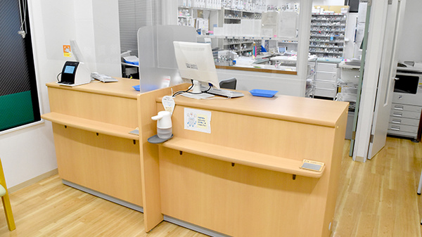 さなえ薬局すずらん店の受付/カウンター