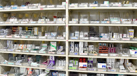 さなえ薬局すずらん店の薬棚