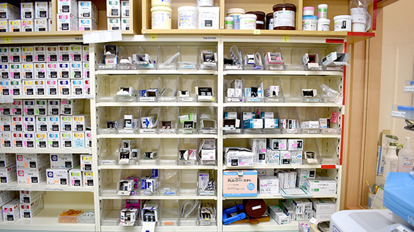まごころ薬局都筑店の薬棚