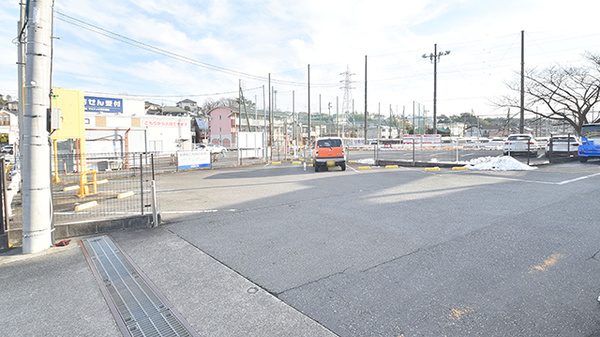 クオール薬局聖マリアンナ医大前店の駐車場