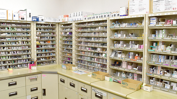 つかさ薬局　鶴ヶ峰店の薬棚