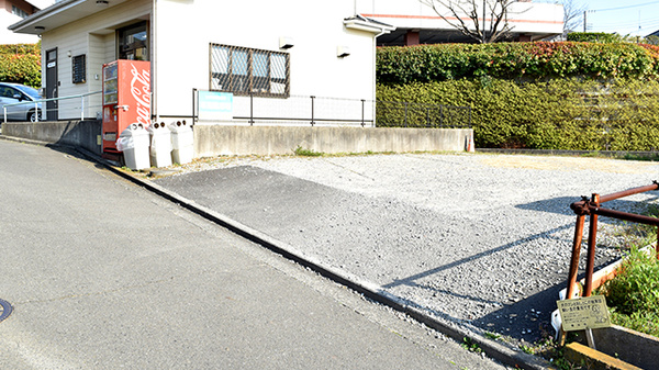 つづきが丘薬局の駐車場