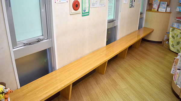 株式会社シフトつつじ調剤薬局の待合スペース