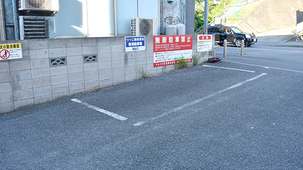 株式会社シフトつつじ調剤薬局の駐車場