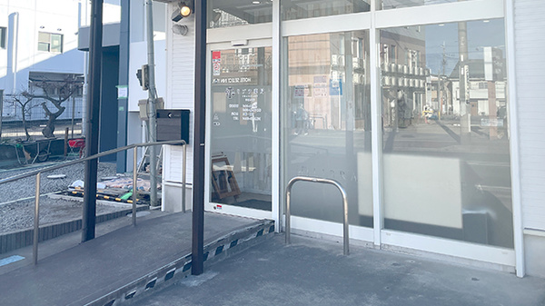 リブラ薬局ひまわり店の入口