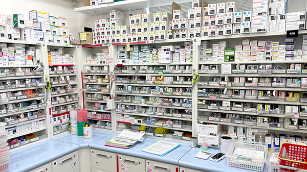 リブラ薬局ひまわり店の薬棚