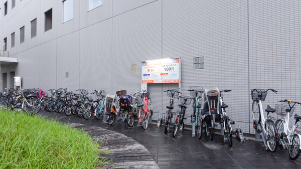 ファイン薬局川崎店の駐輪場