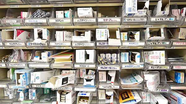 みどり薬局　中村町店の薬棚