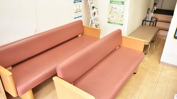 みどり薬局　中村町店の待合スペース