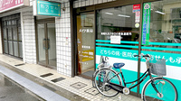 メイワ薬局の入口