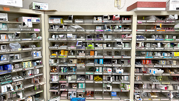 わかば薬局の薬棚