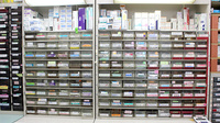 広川薬局の薬棚