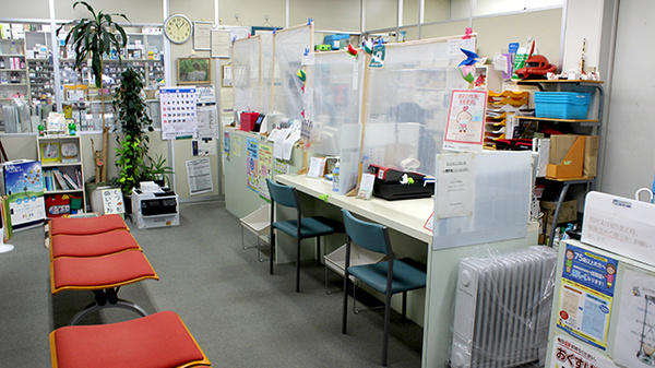 三進堂薬局新横浜店の受付/カウンター