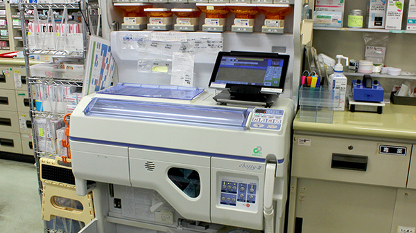 三進堂薬局新横浜店の調剤器具