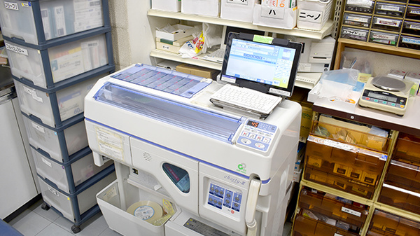 ココカラファイン薬局　新百合ヶ丘駅前店の調剤器具