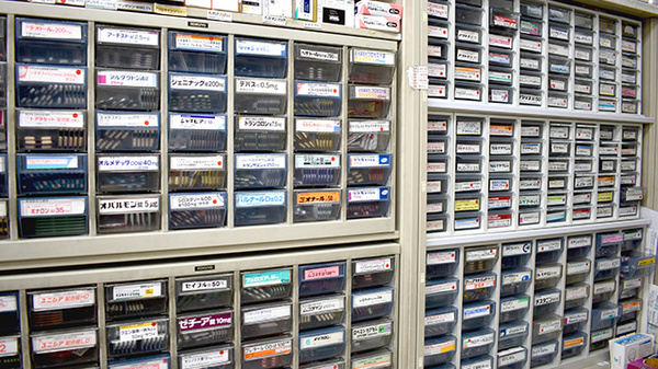 大橋薬局の薬棚