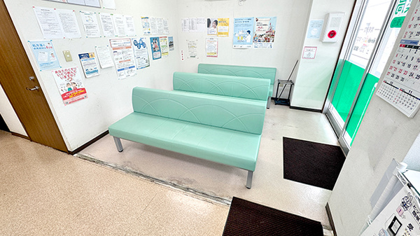 東銀座薬局厚木支店の待合スペース