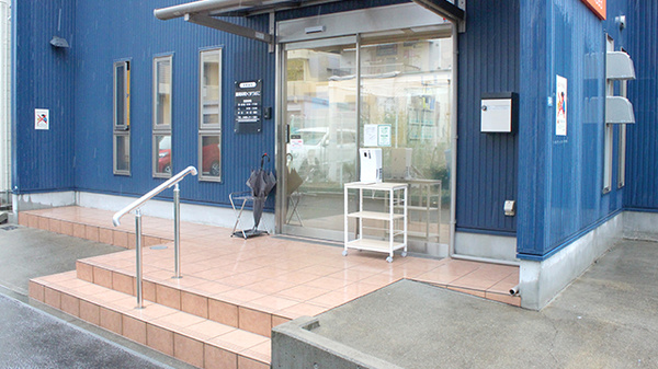 薬局栄町くすりばこの入口