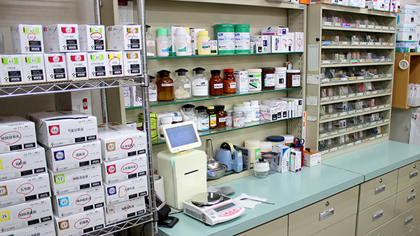 あい薬局東三番町の薬棚