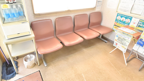 ハート調剤薬局安原店の待合スペース