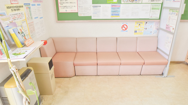 ハート調剤薬局松森町店の待合スペース