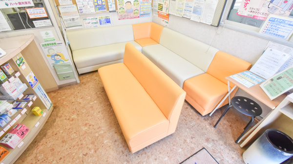 ハート調剤薬局中央通り店の待合スペース